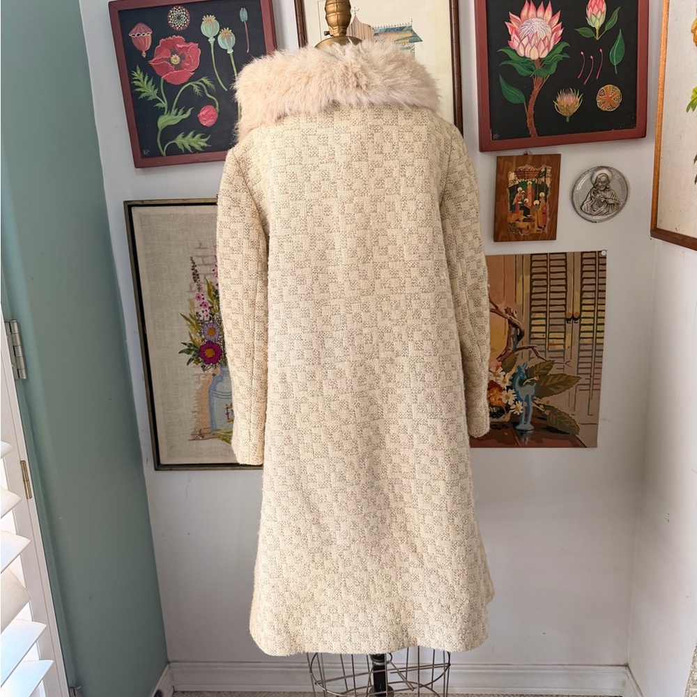 Vintage 1960s MOD Cream Fur-Trimmed Women's Coat - Picture 6 of 8